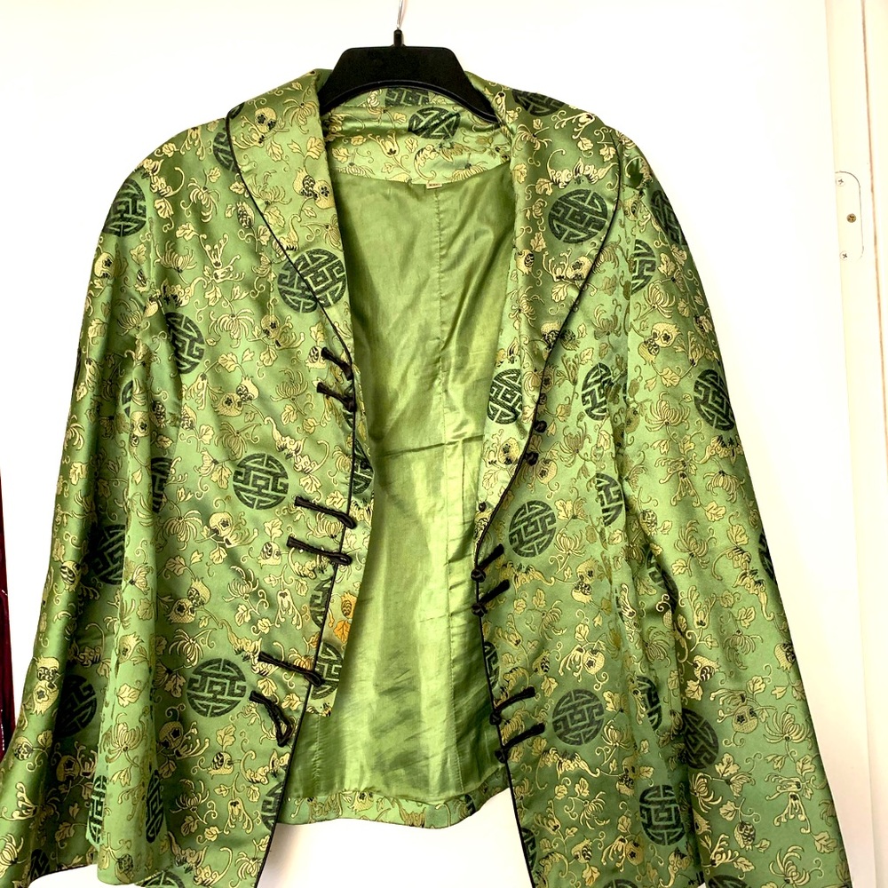 Selling gently used and new clothes size 14 to 18